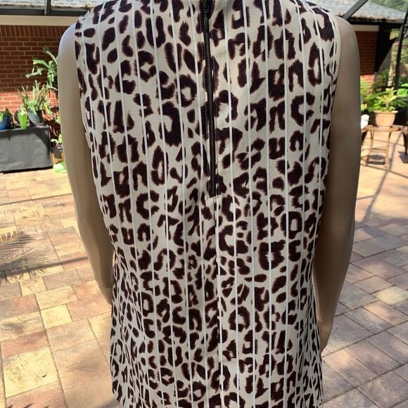 CAbi Ginger Leopard Print Sleeveless Blouse Cut Outs at Neckline Tan Cream Med - Picture 7 of 13